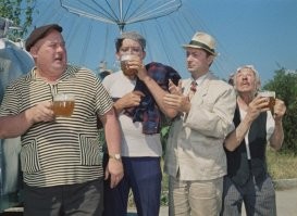 Пёс стащил часть заказа у курьера