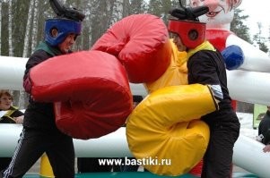С-сука, вот "гигантский бокс", а это - большая коробка.