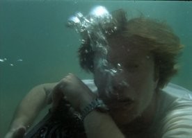 Вставлять в такую подборку кадры из фильмов с непойми чем в руках - ну такое себе. Так можно скачать, что в советские времена уже смарт-часы были.