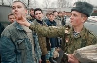 Это не тельник черный, а фотография плохая. Нашел более четкий вариант, там и шеврон другого цвета (синий).
Если интересно: