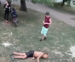 - Микки, не вырубай его сразу!