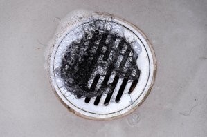 Тоже отращивал в молодости... Неудобно...