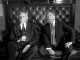 Роль, мягко говоря, небольшая. Даже эпизодическая. А в гриме с бородой он в ней малоузнаваем...