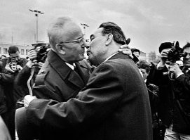 "What is that?": Путин очень удивился поцелую в щёку представителя Эрдогана