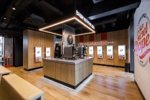 Надо и раздачу сделать как в KFC с роботами вместо людей
