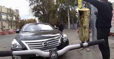 «Щас раздвину и засуну тебе палку»: озабоченное автобыдло против активистов в Новосибирске