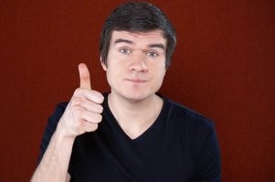 Бэдкомедиан (Баженов), пародирующий Никиту Михалкова. Если вдруг и их не знаешь, то фото на всякий!-))