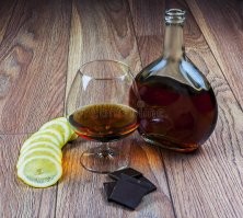 Вот не с того он начинает. С душой готовить надо, муж у меня так готовит. И правильно начинать. Всех с пятницей.