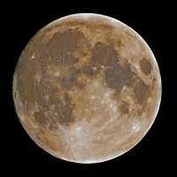 Я всё могу понять про светофильтры на фото и видеокамерах, но вот никаких светофильтров в глазах астронавтов не было, но они в прямом эфире утверждали что ходят по серой пыли.