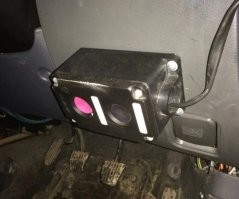 -"Когда лень просто поменять замок зажигания"-
-ставили кнопку дополнительно как раз чтобы часто не менять. Больно уж любит ВАЗовская контактная группа гореть. Просто тут с размером уж больно перебор.