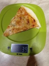 Заказали пиццу 4 сыра. 1 кусок должен быть плюс-минус 80 граммов.