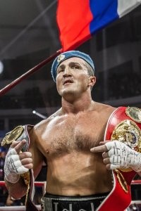 А я Лебедева там жду. Нацепил берет - соответствуй