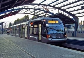Метро окупается только в Москве и Питере. Ну ещё в Киеве и Минске.
В Киеве скоростной трамвай вполне заменяет линию метро, хотя намного дешевле.
Киев. СТ №3
