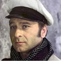 Арчила Гомиашвили в 12 стульях озвучивал Юрий Саранцев, а песни пел Валерий Золотухин.