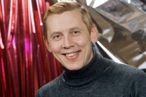 Арчила Гомиашвили в 12 стульях озвучивал Юрий Саранцев, а песни пел Валерий Золотухин.