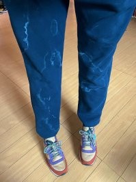 Больше похоже, когда порошок не выстирался из одежды