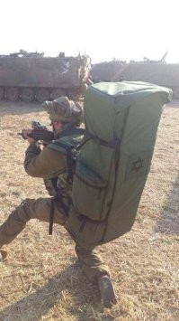 Его в армию мама собирала.