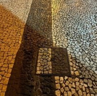 Очевидно же, что эти люки неправильно закрыты, возможно специально для фото.