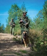 Не знаю, я не в ПВ служил, а в караулах другие порядки. Если пограничники в чате есть, то ребята объяснят, наверное, но вот несколько фото пограничных нарядов (ты сам, как я понимаю, даже в стройбате не отметился):