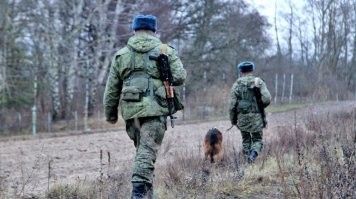 Не знаю, я не в ПВ служил, а в караулах другие порядки. Если пограничники в чате есть, то ребята объяснят, наверное, но вот несколько фото пограничных нарядов (ты сам, как я понимаю, даже в стройбате не отметился):