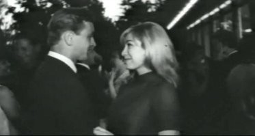 В "Ошибке резидента" она шикарна молодая (24-26 лет), а в "Профессия - следователь" - уже зрелая (40-42)