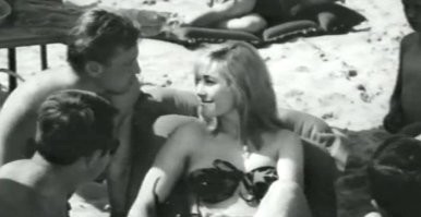 В "Ошибке резидента" она шикарна молодая (24-26 лет), а в "Профессия - следователь" - уже зрелая (40-42)