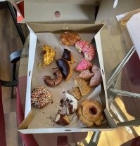 «Коллега решил попробовать каждый пончик»
Узнаю "коллегу" по стилю...