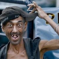 И не лень ему специально приезжать, чтобы отлить на могилу своей бывшей. По моему у него с головой что-то.
 ПРИДУ РОК
Мужской род
Очень глупый человек, недоумок.