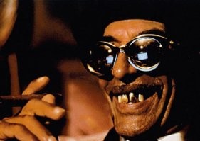 В Румынии несколько экипажей полиции пустились в погоню за цыганом на повозке