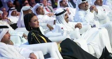 Не смотреть в упор, никакого флирта, у женщин — закрытая одежда