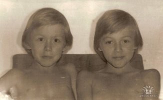 Был братик...
Помер.
Фоткал отец на "Зенит Е".
И отца похоронил 20 дней назад.