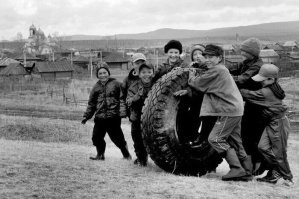 Вот будет весело, когда эта шина влетит кому-нибудь в окно...