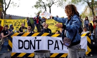 С этими платежками вообще охренели. Народ вон уже протесты массовые устраивает.