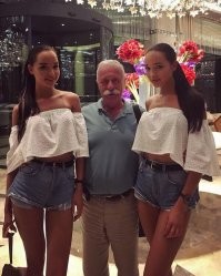 Алина и Аделина из Казани... и "я его маму барабан вращал"