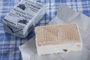 Ну с мороженым это просто вариация на тему, которая так или иначе есть во многих странах, а уж про таксистов которые заняты абы чем во время поездки, так это вообще стереотип, не так давно, большая половина наших таксистов была "криптоинвесторами" и трейдерами, которые всю дорогу "мониторили биржу" и рассказывали что они миллионеры NFT и BTC, а таксуют чисто для души.:)