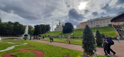 В Питере и осенью было отлично. Была там пару недель назад. Погодой просто баловал. В Петергофе вот как было. И вот Шлиссельбургский Орешек и Ладога. 
 Надо любить всё и тогда погода всегда будет радовать.)))