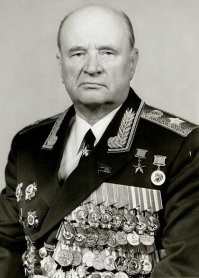 Пётр Иванович Ивашутин.Генерал армии.Начальник ГРУ ГШ.Есть какое-то сходство с Олафом Шольцем.