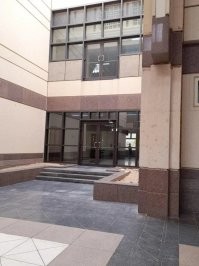 Такие двери бывают нужны, если нужна разгрузка крупного габарита на второй этаж.. рояли, например))
