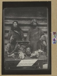 Исторические, так исторические.
Альбом центральной комиссии помощи голодающим при революционном военном совете республики. Уездная милиция. 
Людоеды - крестьяне Семейкин Андрей и неизвестная и вещественные доказательства - тела и фрагменты тел жертв каннибализма. 1921-22гг.  РСФСР, Самарская губ., Бузулукский уезд, г. Бузулук