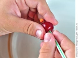 Незаменимая вещь (садоводы меня поймут).  Я каждую осень руками косточки удалял. В этом году, одна известная на нашем сайте девушка, предложила трубочкой для коктейля. Большой респект ей и не шумных соседей!