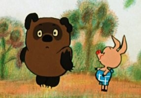 Мне кажется, большинство мультфильмов того времени снималось именно в такой же манере. Когда на статичный размытый фон накладывают яркие движущиеся фигурки. У кого-то лучше получалось, у кого-то не очень.