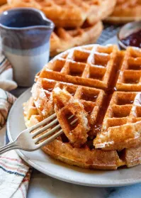 >> Вилкой есть тарелку, вафли??? Что происходит?
Эм, бельгийские вафли так и едят, учитывая что поливают сиропом или медом.