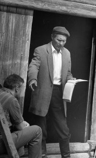 Актер и режиссер Василий Шукшин на съемках фильма «Калина красная». 1973 г.