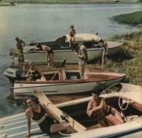 Обычные люди, у каждого второго такие лодки были.