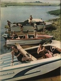 Да, это СССР. Я добавлю сюда необрезанную фотку, внизу фото видно имя катера. 
Полагаю, фото сделано в Прибалтике, в Латвии или Литве. Пейзажи похожие.