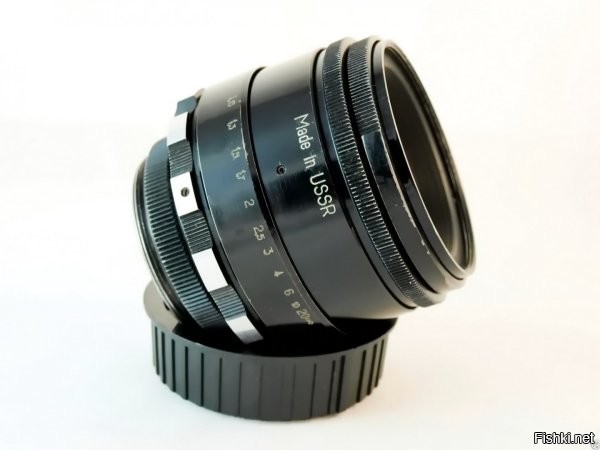 <<< Зенит-ЕМ >>>

Если это вообще Зенит.















НО если это Зенит, то не ЕМ. У Зенит-ЕМ буква М обозначает т.н. "моргающую", или "прыгающую диафрагму".

На фотографии же объектив похож на Helios-44-2 2/58 h203-a "зебра".