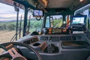 Я конечно не спец, но афтар походу попутал какой-та комбайн с мусоровозом.