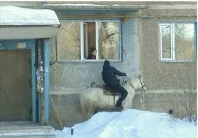 Девушка, принца на белом коне звали?