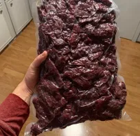 А почему только вяленная говядина? вакуумирование отлично подходит для долго хранения огромного ряда продуктов.