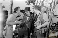 Два мощных фронтовика друг против друга. Полковой разведчик 381-й стрелковой дивизии сержант Леонид Иович Гайдай и Гвардии старший сержант Алексей Макарович Смирнов